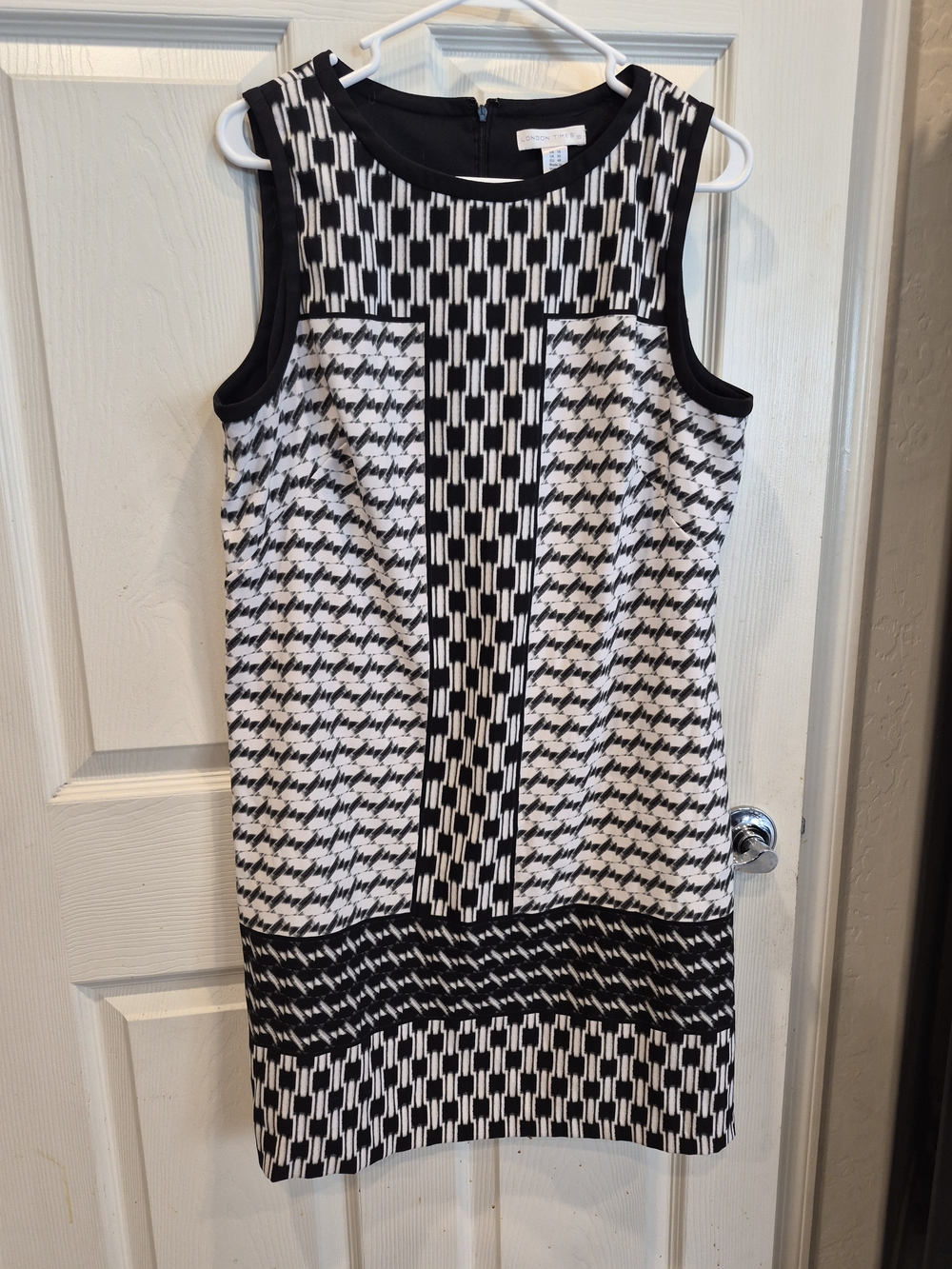 3/30 London Times Black and White Geometric Sleeveless Shift Dress
